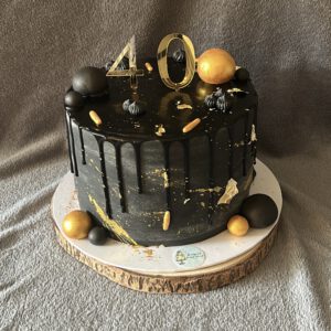 Zwart & goud driptaart