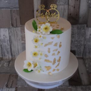 Aansnijtaart met suikerbloemen