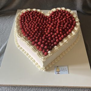 034 Frambozen hart bruidstaart